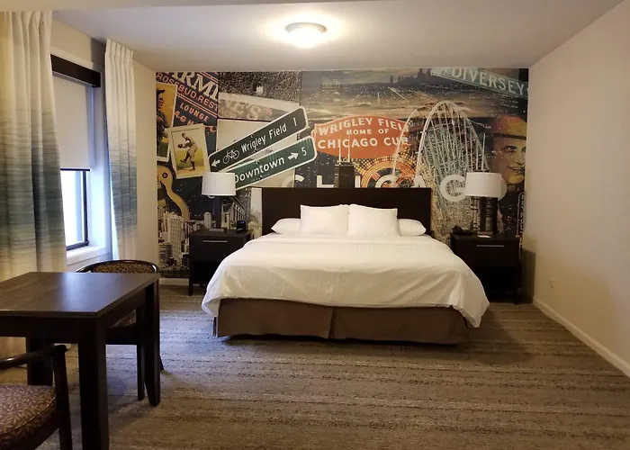Versey Lincoln Park Hotel