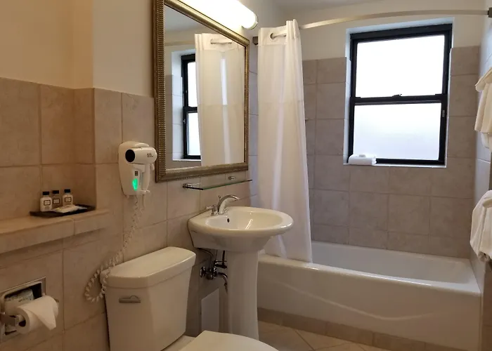 Versey Lincoln Park Hotel