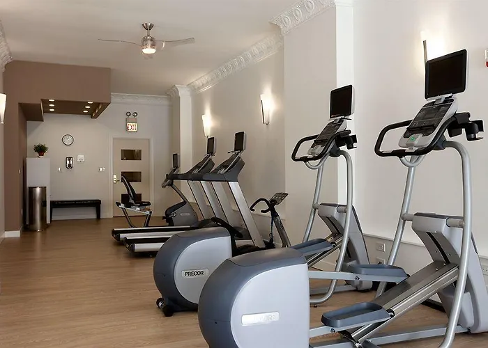 Versey Lincoln Park Hotel 3*