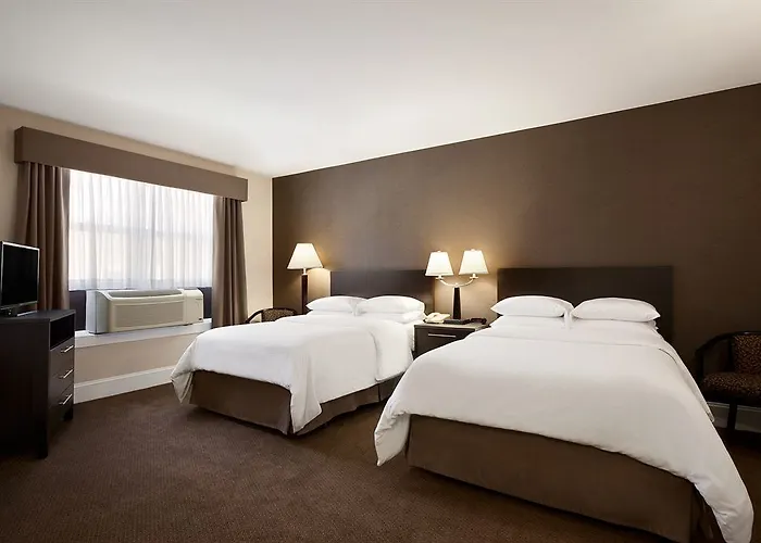 Versey Lincoln Park Hotel