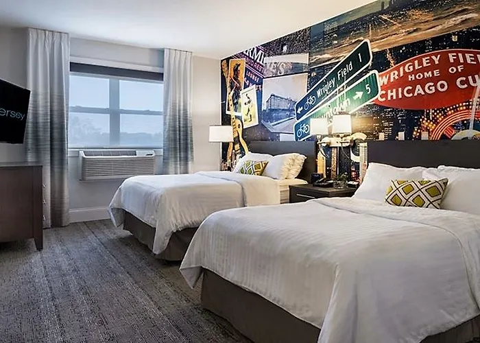 Versey Lincoln Park Hotel