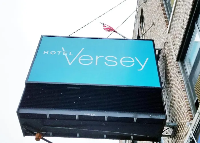 Versey Lincoln Park Hotel 3*