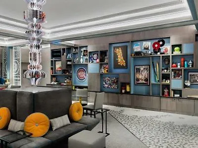 Versey Lincoln Park Hotel